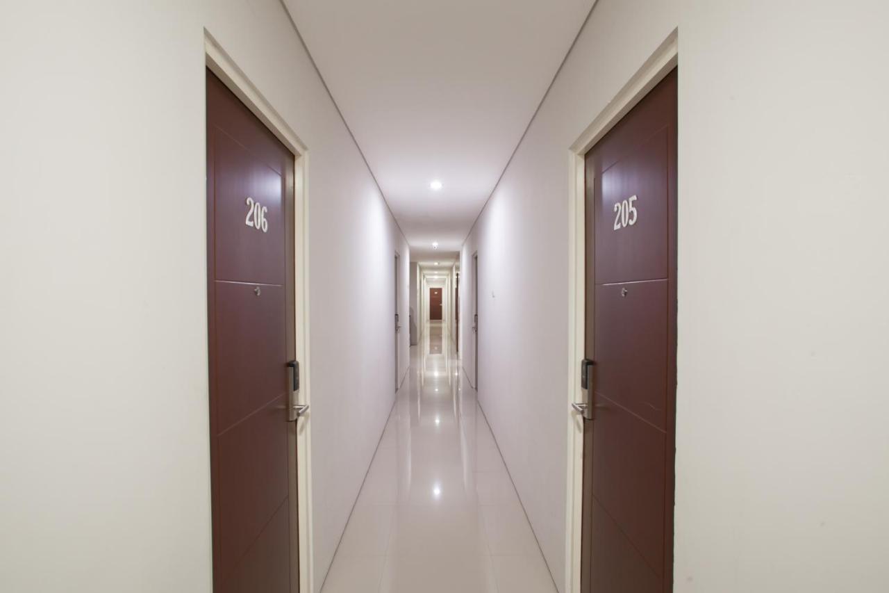 Hotel Reddoorz Near Pasar Turi Station Kapasari Exterior foto
